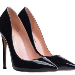 Petite Cadeau Leona black patent leather 5” heel, women’s size 7